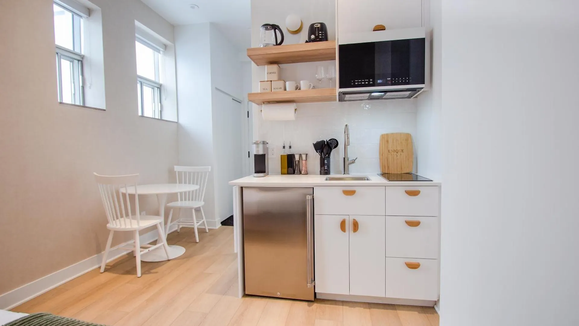 Apartment Studio #16 - Self Check-In - Plateau - St-Denis Montreal