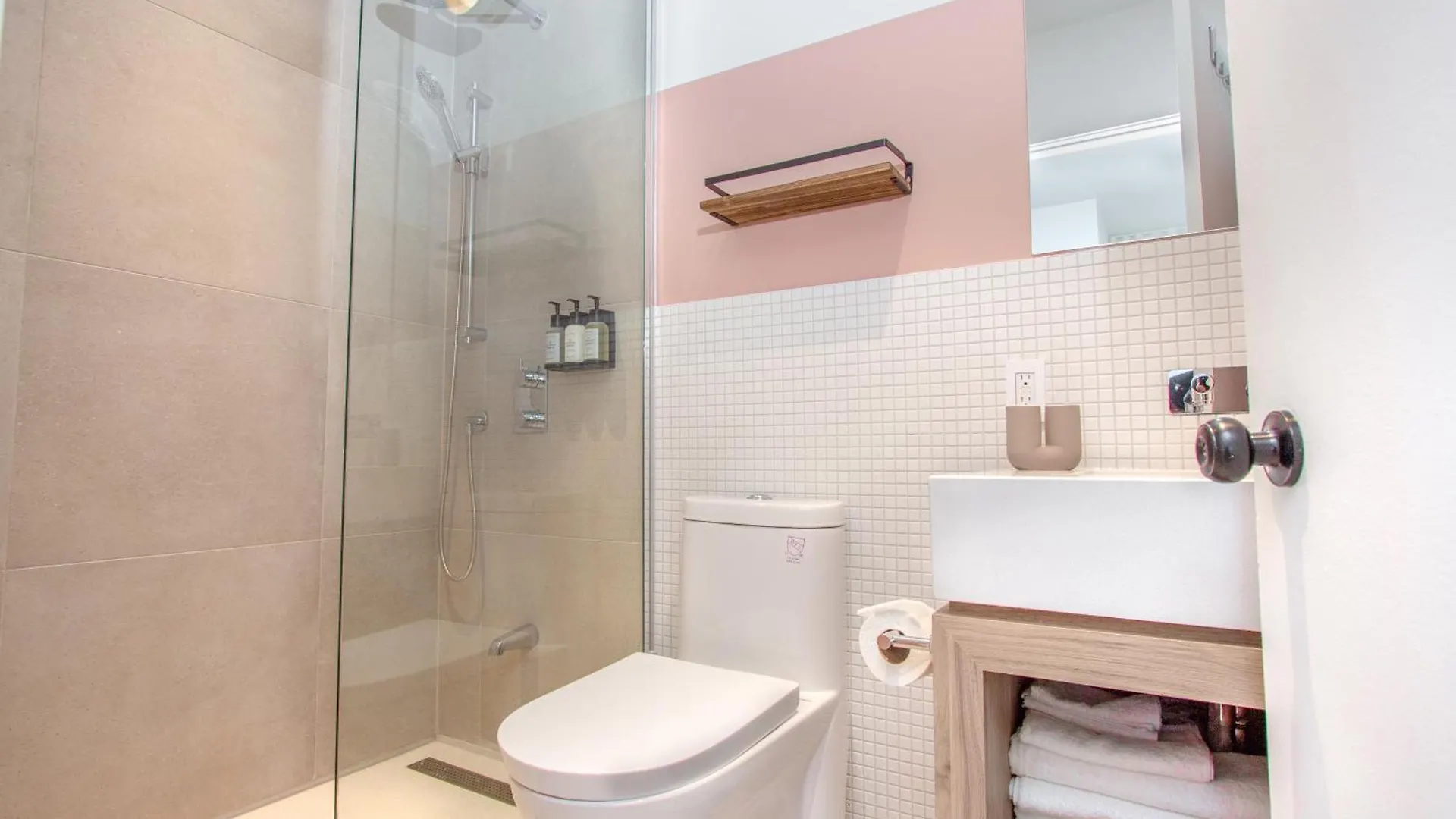 Studio #16 - Self Check-In - Plateau - St-Denis Montreal Apartment